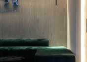 стильный подъезд жилого комплекса, комфорт парк